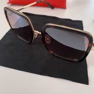 Women Guess sunglasses